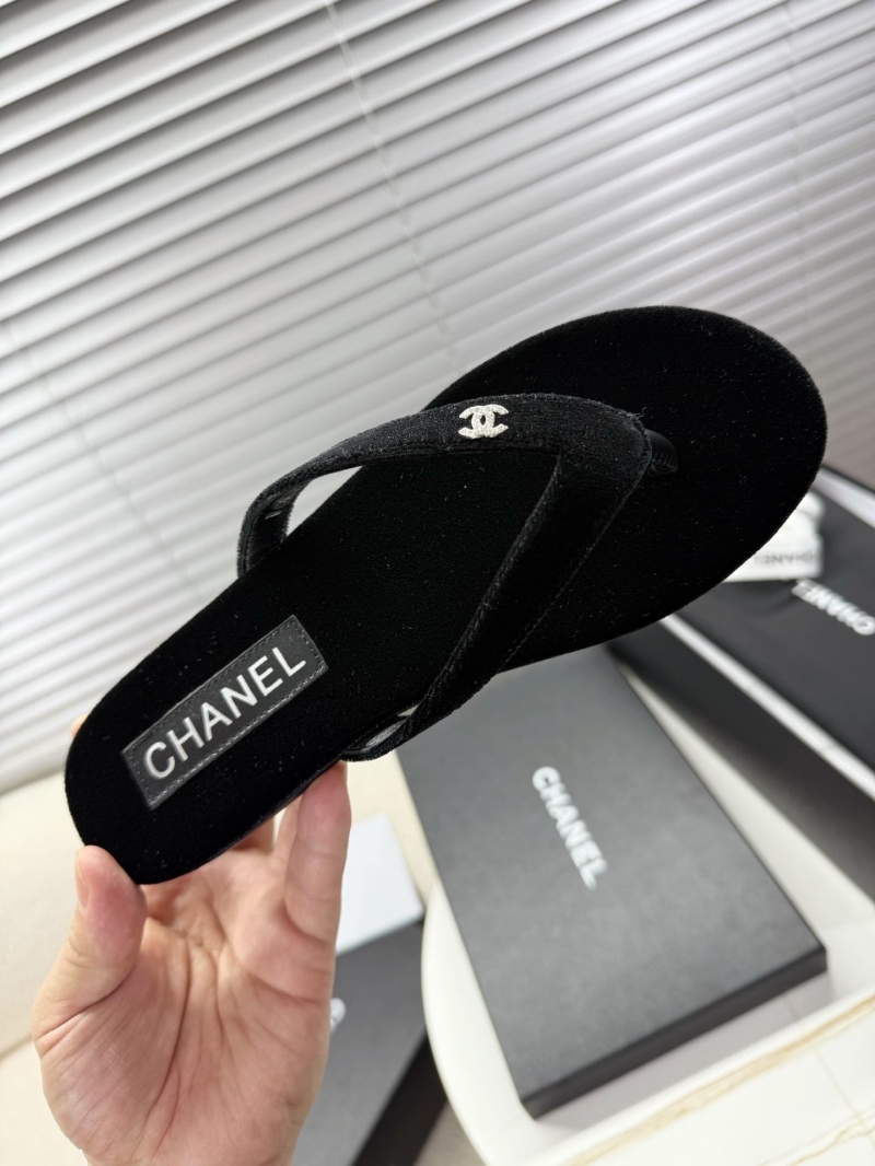 Ch**el slippers